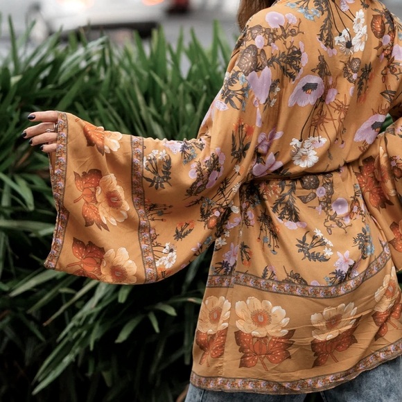 Wild Bloom Floral Print Kimono Jacket Half Length Robe - Picture 2 of 6